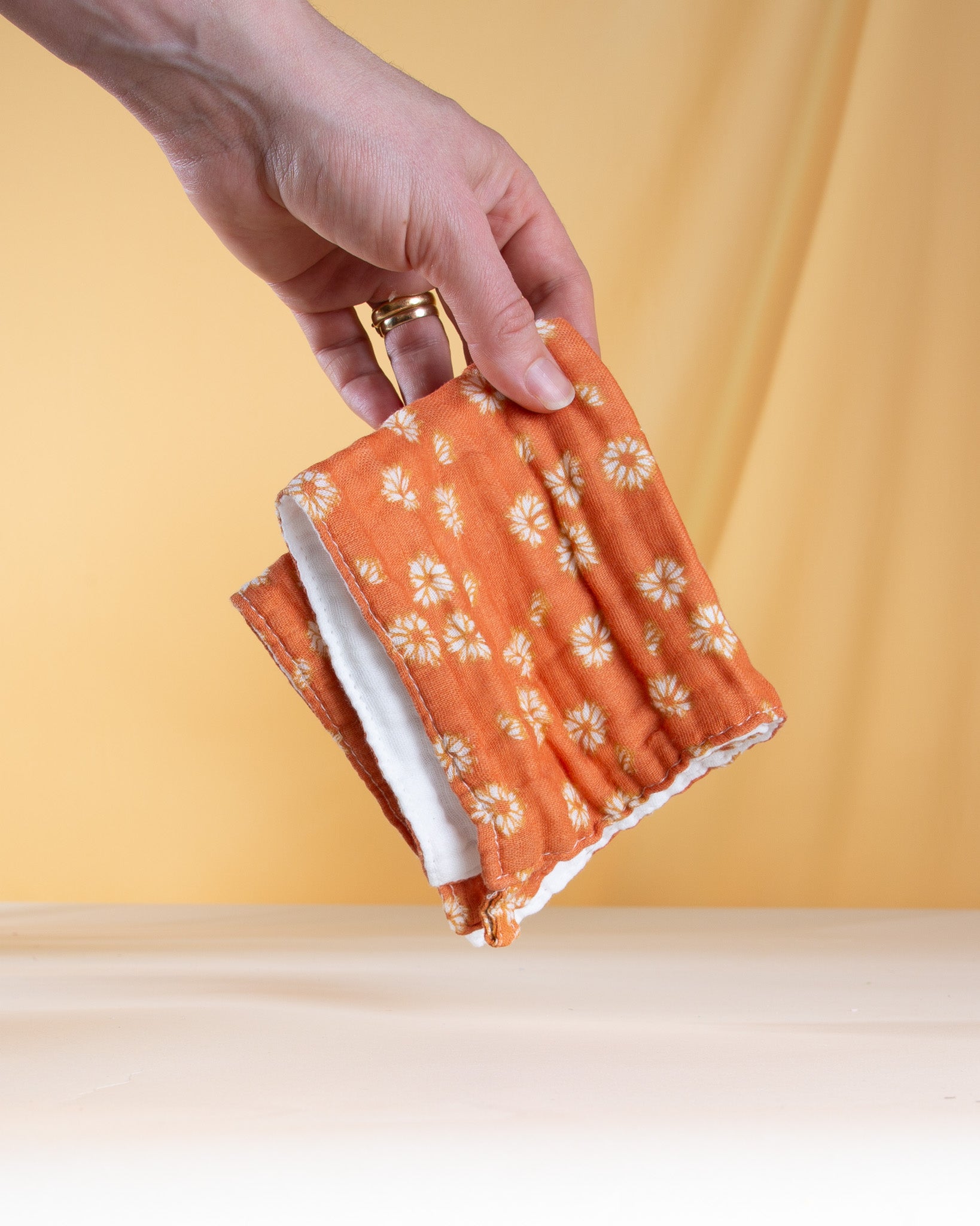 A 100% cotton facecloth designed for gentle cleansing, exfoliation, and daily skincare, soft, absorbent, and perfect for sustainable self care or gift boxes.