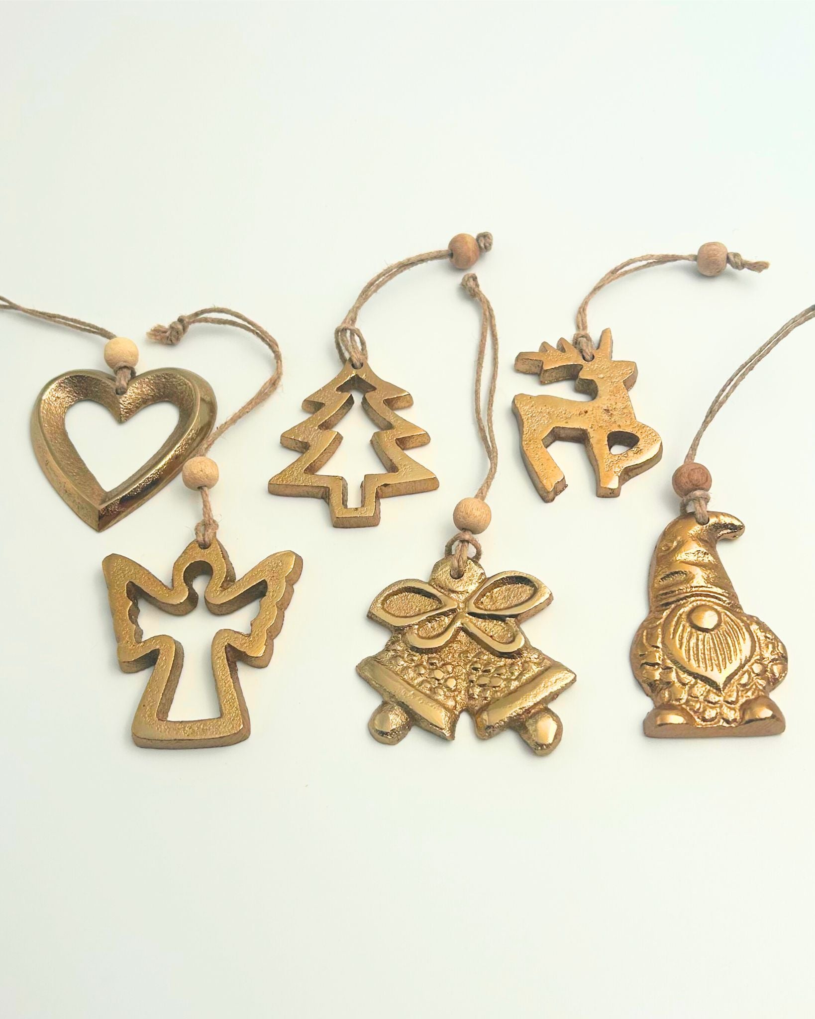Brass Christmas tree keepsake – a charming, decorative piece perfect for Christmas gift boxes, hampers, and festive gifting in New Zealand. Ideal as a thoughtful keepsake to celebrate the holiday season.