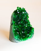 Green cluster crystal for home, office, or meditation spaces, promoting balance, positive vibes, and aesthetic appeal, making it perfect for gifting or personal use.