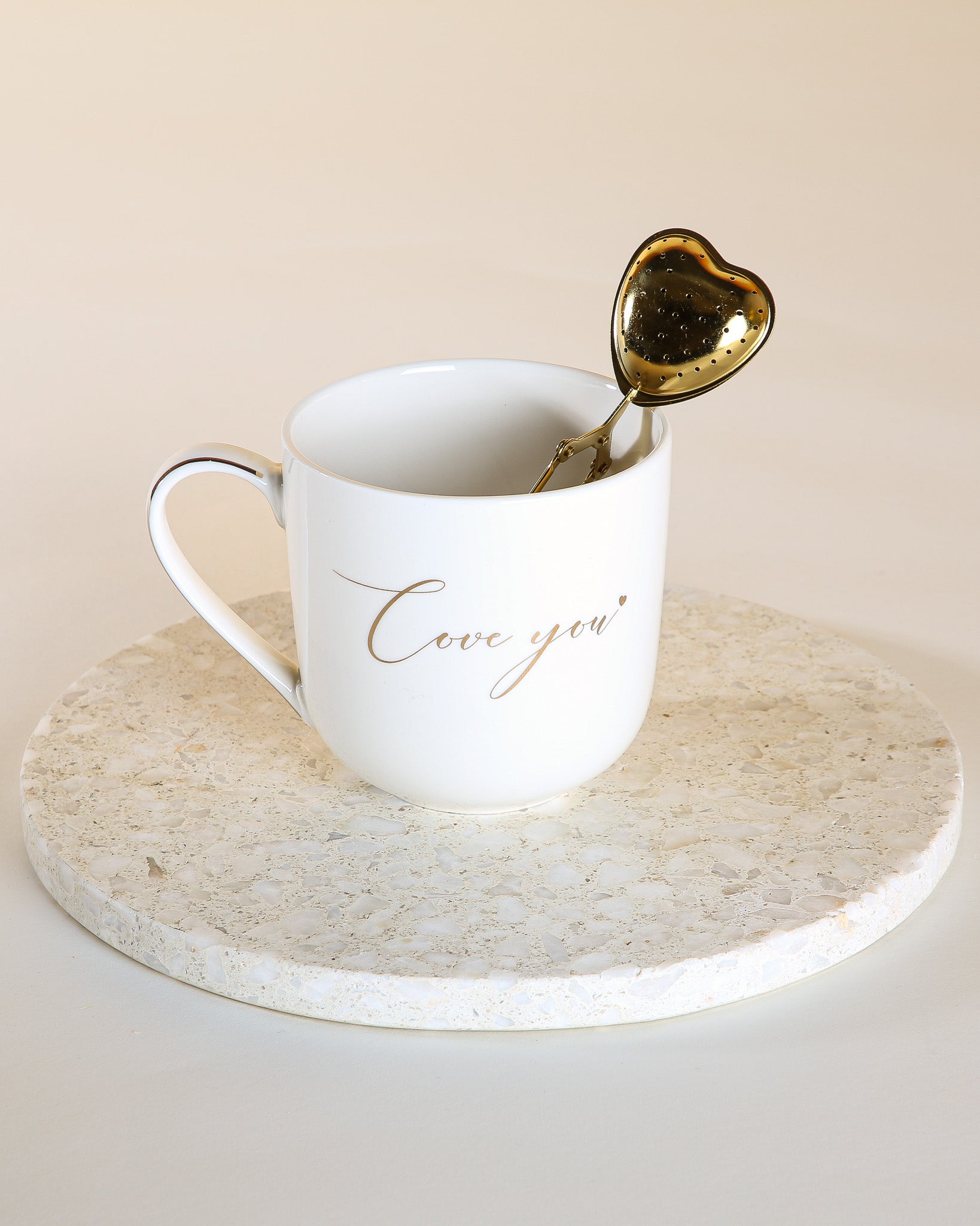 This romantic gift set includes a beautifully crafted “I Love You” mug and a heart-shaped diffuser, combining practical use with a decorative touch, ideal for home décor and personal enjoyment.