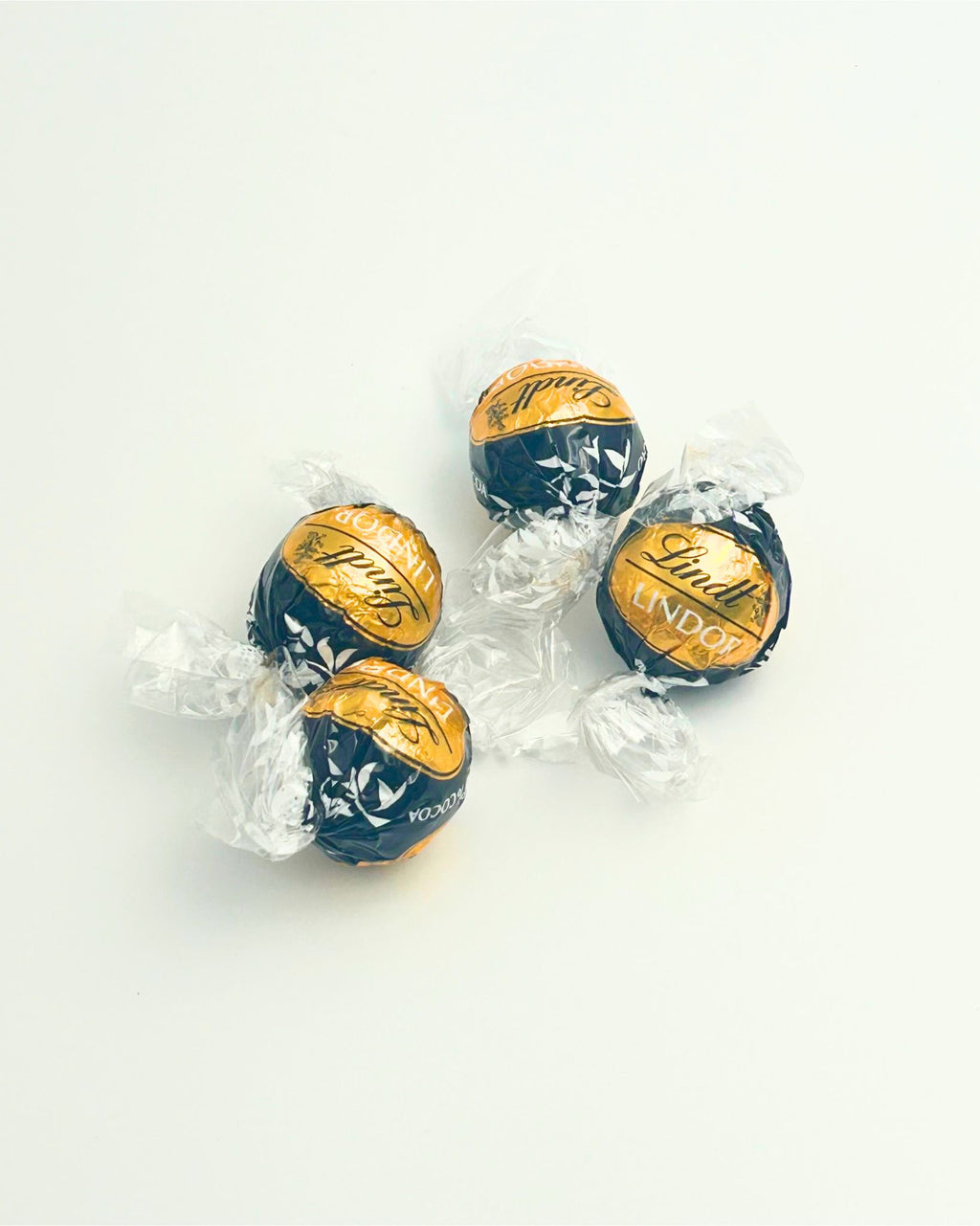 Enjoy four indulgent Dark Chocolate Lindor Moments – the perfect add-on gift for New Zealand gifting. Smooth, rich, and irresistibly delicious.