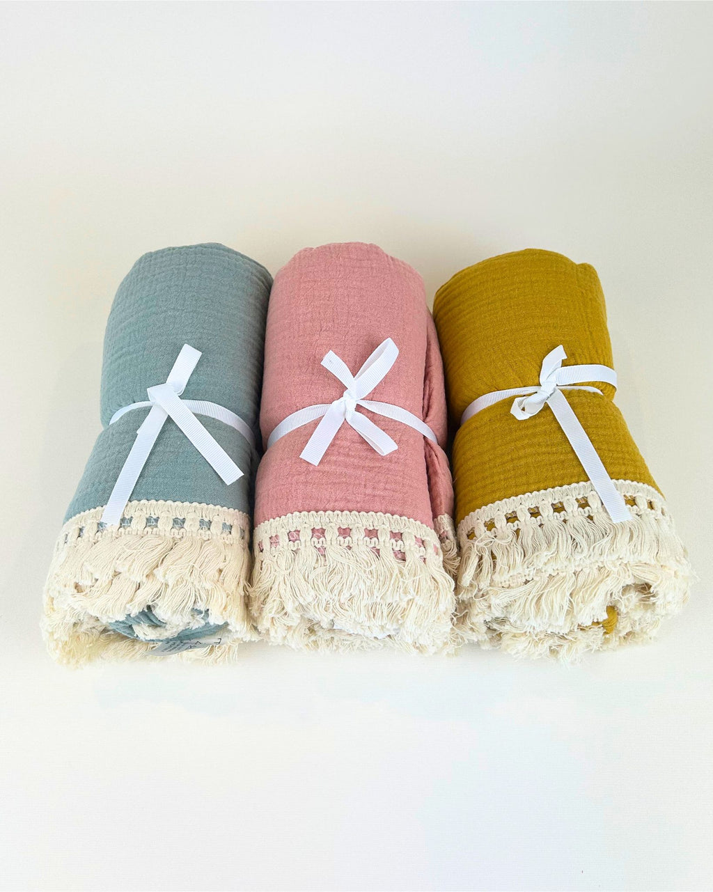 This natural cotton throw is lightweight yet cozy, made from 100% cotton for a soft feel and versatile use in the bedroom, living room, or as part of a gift set.