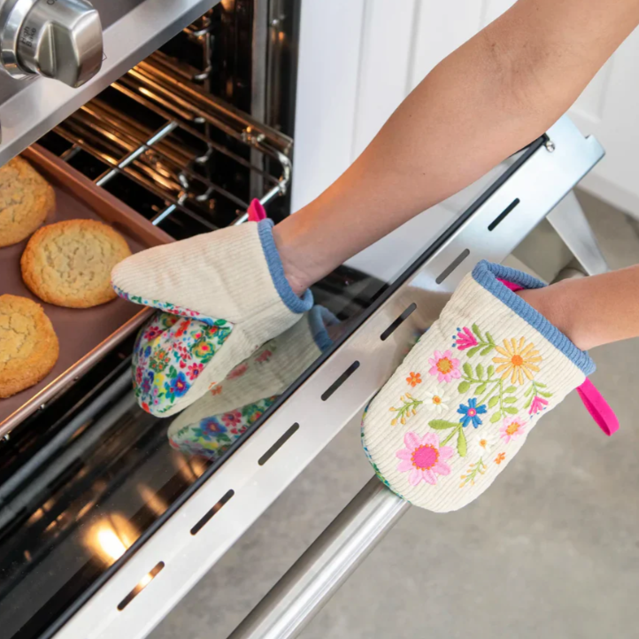 Embroidered Mini Oven Mitt Set of 2 – Floral Cotton Kitchen Mitts