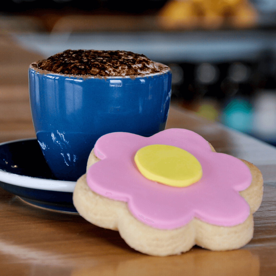 Delightful Pink Daisy Iced Shortbread Cookies 58g NZ – perfect for gifting and a top choice among Gourmet Foodie Gifts NZ.