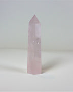 Rose quartz tower crystal, a unique and elegant decorative piece for home, office, or NZ gift boxes – perfect for crystal collectors and thoughtful keepsakes.