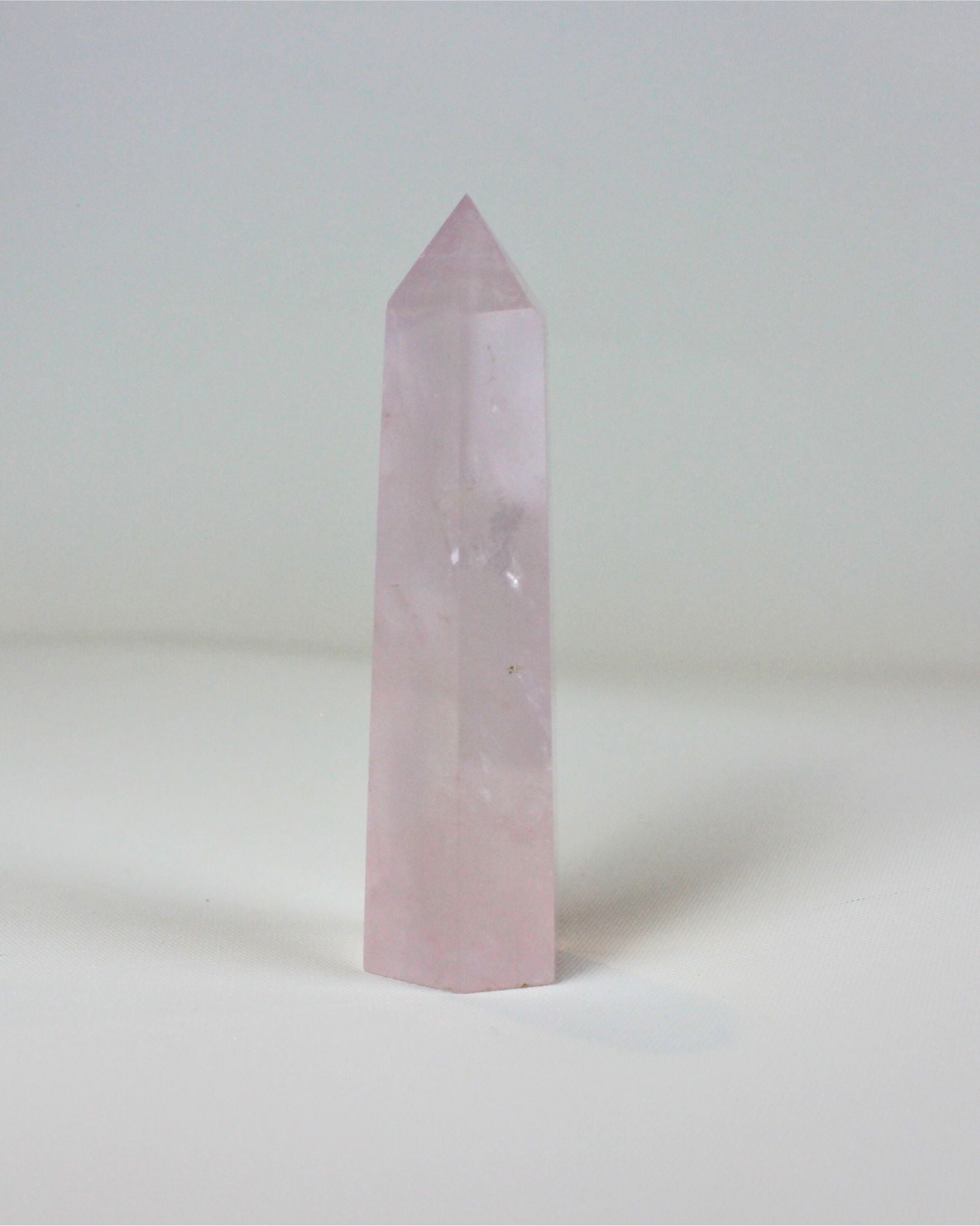 Rose quartz tower crystal, a unique and elegant decorative piece for home, office, or NZ gift boxes – perfect for crystal collectors and thoughtful keepsakes.